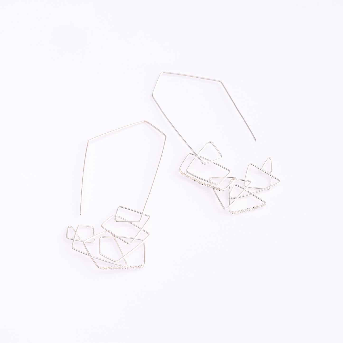 Tangleversum Rebel White Gleam