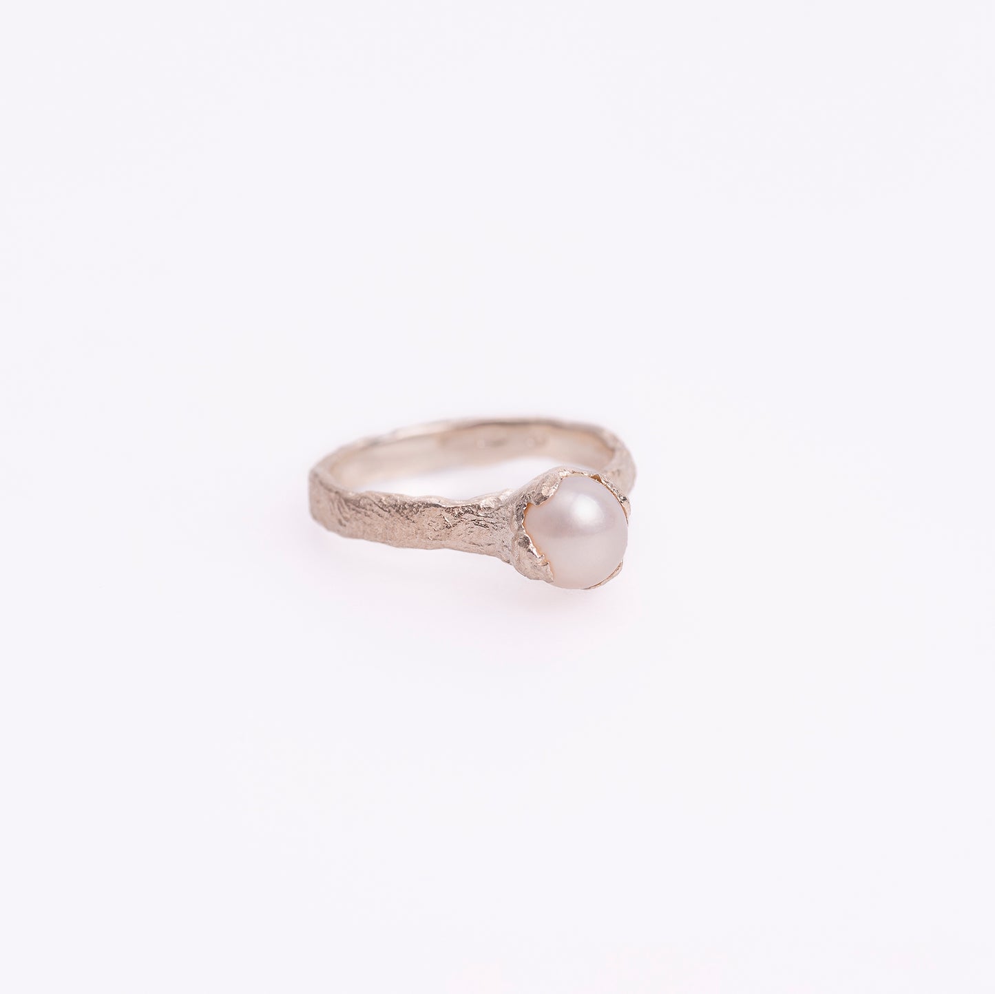 Pearly Oyster Ring